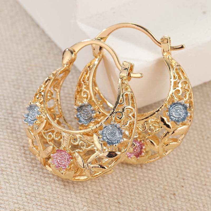 ⏳Time-Limited Special⏰Gold-Plated Crescent Hoop Earrings with Enamel Flowers – Delicate, floral charm & perfect for everyday elegance or gifting 🌸