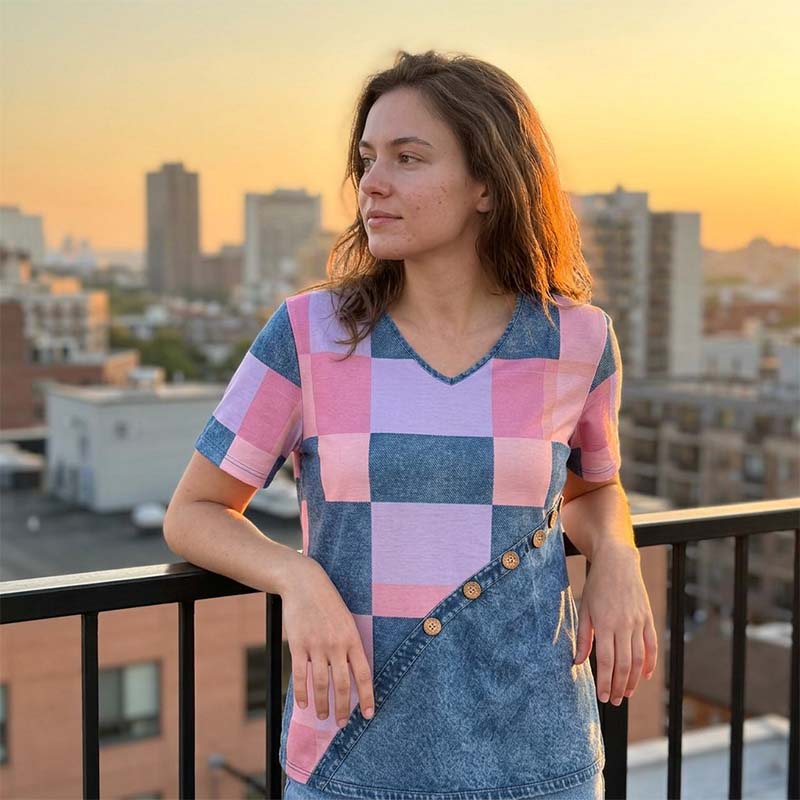 👕 Denim Print V-Neck Tee – Soft, Chic, Effortless Style 🌀